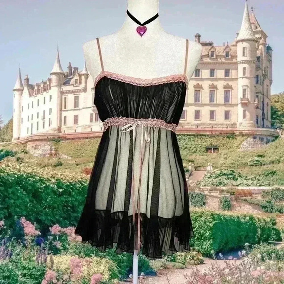 Brand New With Tags Victoria’s Secret Black/Pink Milkmaid Slip Size Medium